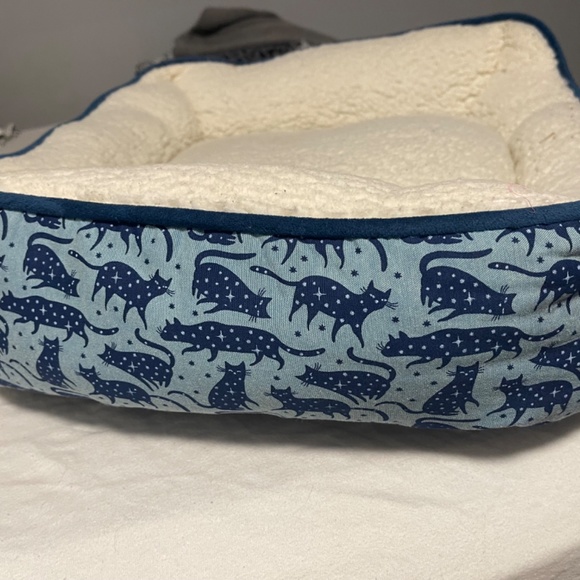 Cat bed - Picture 2 of 3